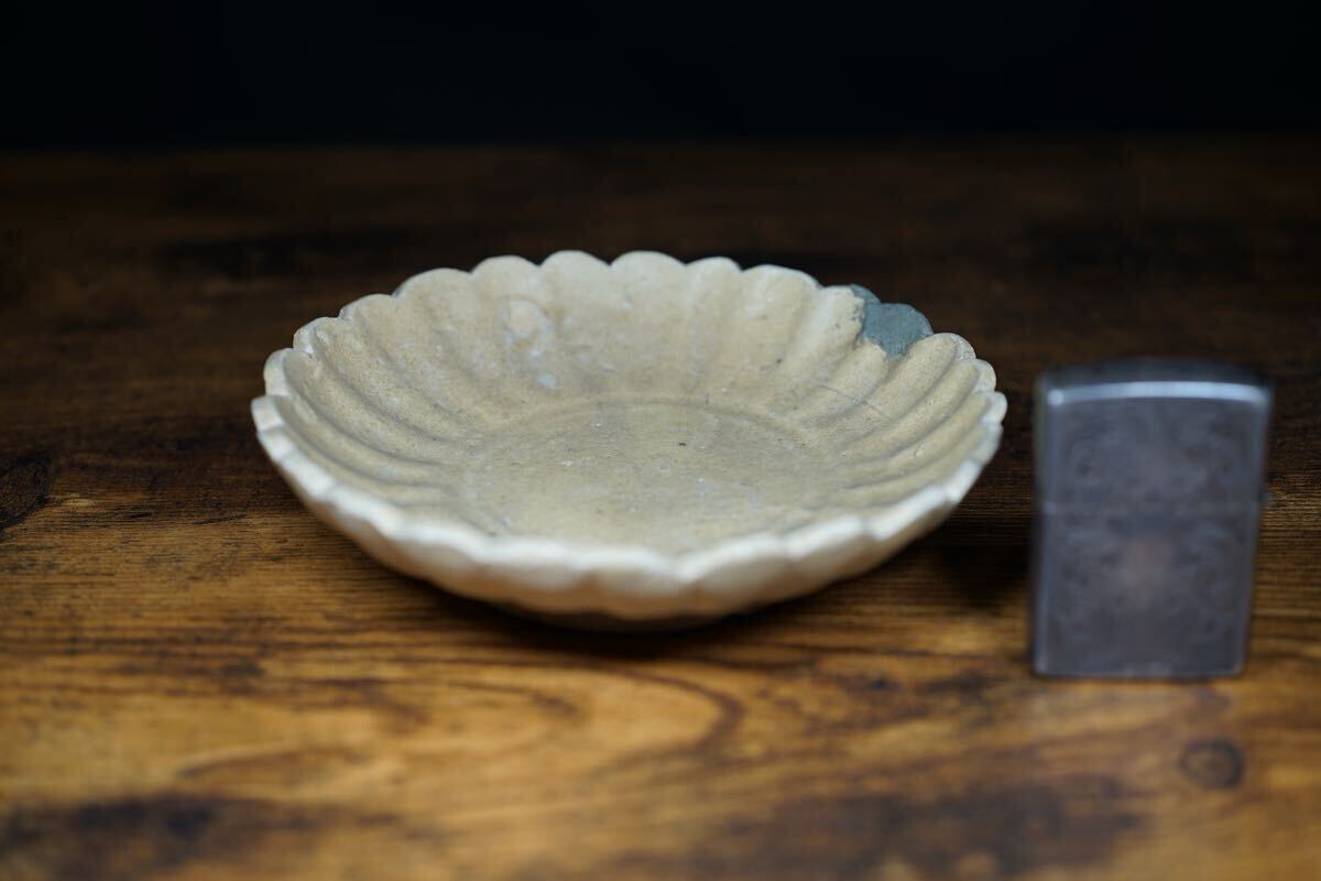 美濃桃山陶 菊花 小皿 発掘品 桃山 江戸 美濃古陶 陶片拍卖