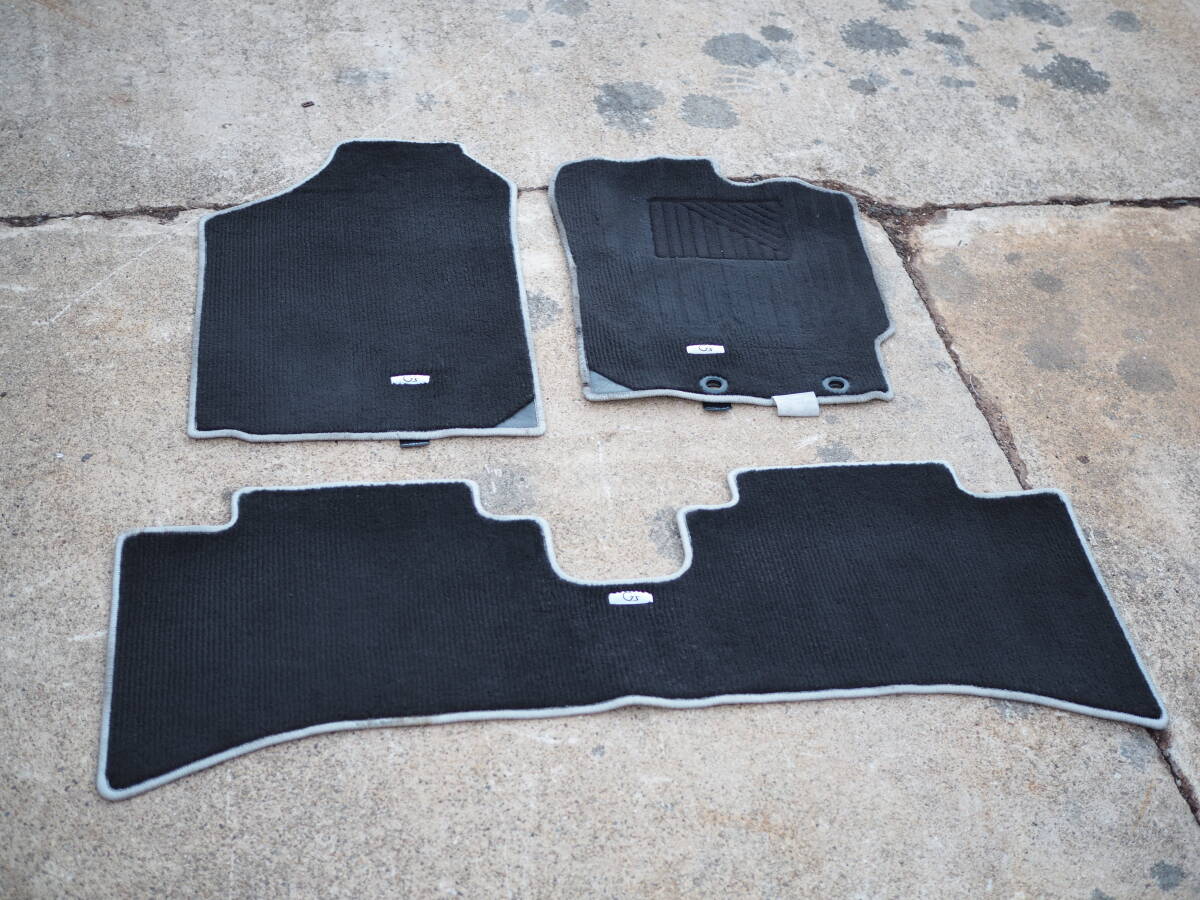 ■H27 トヨタ アクア G’s《 DAA-NHP10 》純正 フロアマット 1台分 FF24 フロント リア 左右 カーペット セット ジーズ拍卖