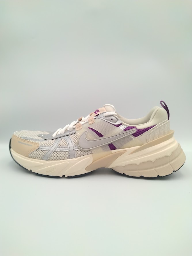 ナイキ Nike V2K ラン プレミアム V2K RUN PRM ライトボーン/サンドドリフト/バイオテック/メタリックシルバー  HF4305-072 28cm 新品拍卖