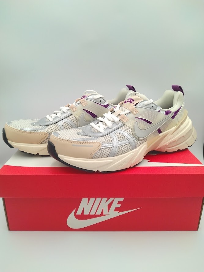 ナイキ Nike V2K ラン プレミアム V2K RUN PRM ライトボーン/サンドドリフト/バイオテック/メタリックシルバー  HF4305-072 28cm 新品拍卖