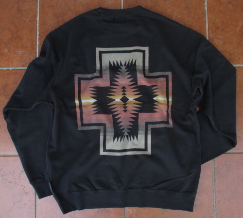 特価(2025年秋冬モデル)PENDLETON(ペンドルトン)バックに入るネイティブ・プリント!クルーネック・スエットシャツ!ブラック:M拍卖