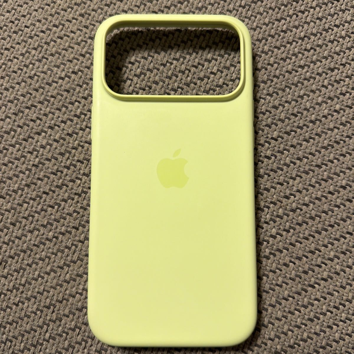 iPhone17 Pro Max 用 Apple アップル 純正 シリコンケース 中古美品 シリコーンケース Neon Yellow ネオンイエロー拍卖