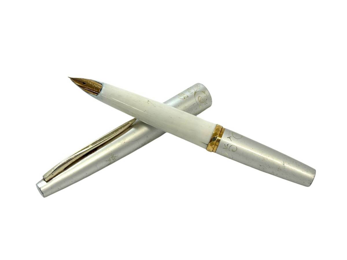 (U) PILOT/パイロット Elite 万年筆 ペン先 18K-750 シルバー×ゴールド×ホワイトカラー 文房具 イニシャル入り 現状品 (60028OT4)拍卖