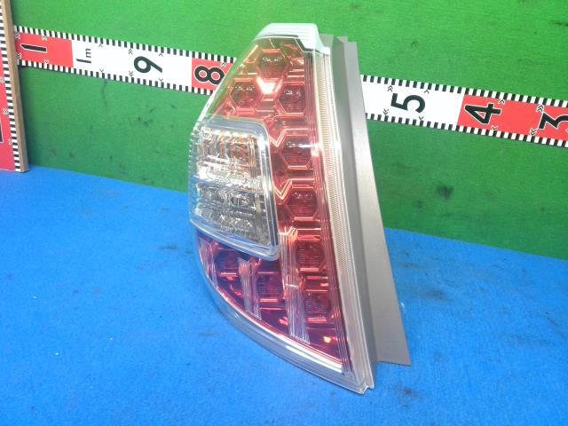 フィットシャトル DAA-GP2 左テールランプ W0020 33550-TD7-J02拍卖