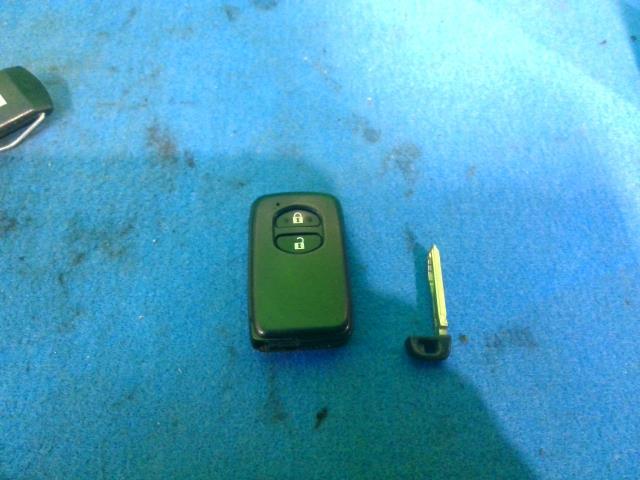 アクア DAA-NHP10 キーレスリモコン 001YUA1033 14ADA-02 89904-47170拍卖