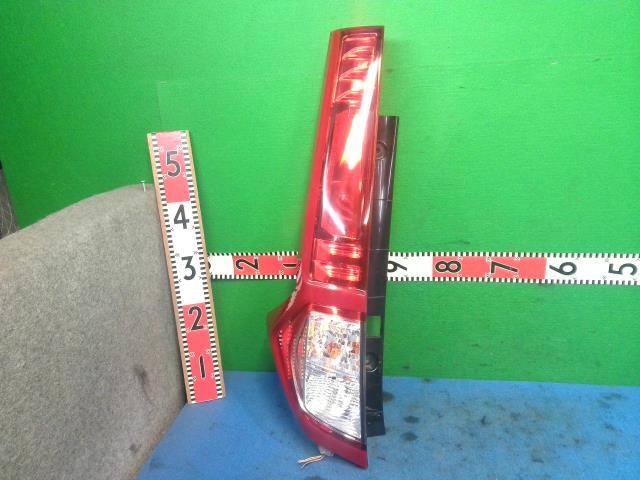 ルーミー DBA-M910A 左テールランプ 220-69047 81560-B1380拍卖