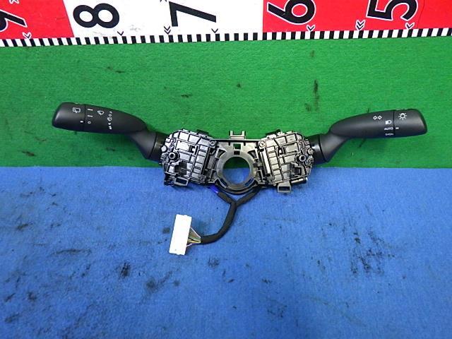 ヤリスクロス 5BA-MXPB15 ディマースイッチ 84652-12B50 84329-52010拍卖
