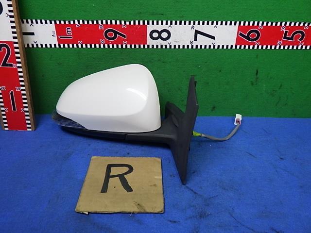 アクア DAA-NHP10 右サイドミラー TR1001 87910-52D70拍卖