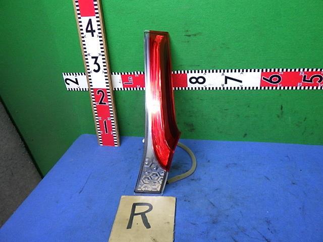 フィット DAA-GP6 右フィニッシャーパネル W1695 34150-T5A-J31拍卖