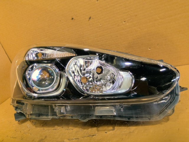 シエンタ DBA-NCP175G 右ヘッドランプASSY 52-282拍卖