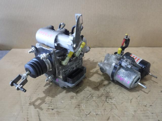 プリウス DAA-ZVW30 ABSアクチュエーター 47050-47040拍卖