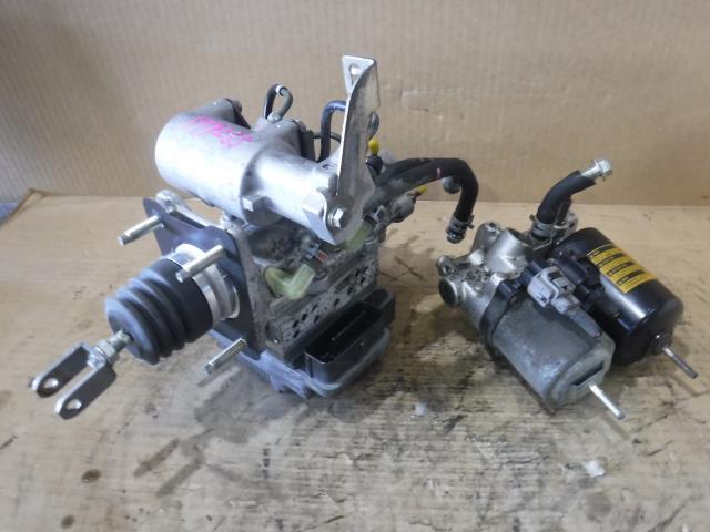 プリウス DAA-ZVW30 ABSアクチュエーター 47210-47130 47050-47040拍卖