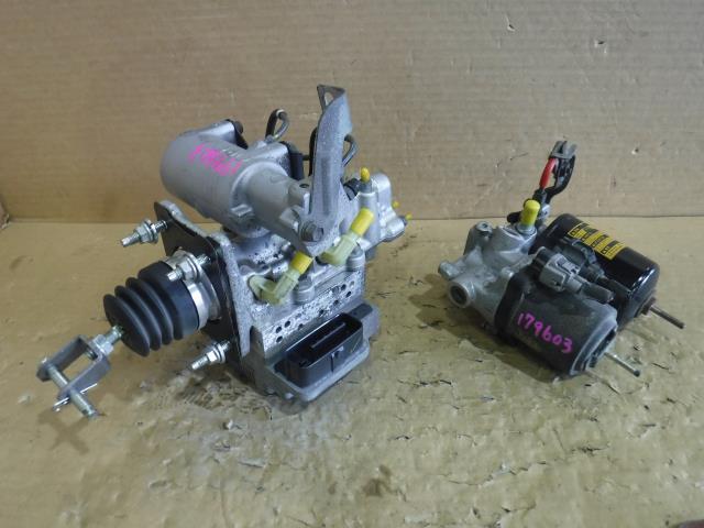 プリウス DAA-ZVW30 ABSアクチュエーター 47210-47200 47050-47130拍卖
