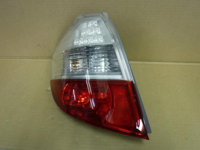 フィット DBA-GE9 左テールランプ P7612 33550-TF0-J01拍卖
