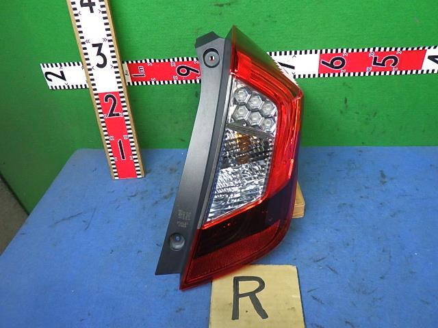 フィット DAA-GP5 右テールランプ W1698 33500-T5A-J32拍卖