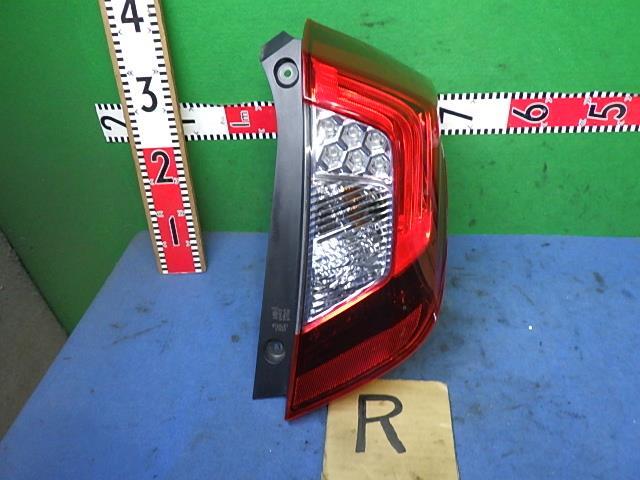 フィット DAA-GP6 右テールランプ W1698 33500-T5A-J32拍卖