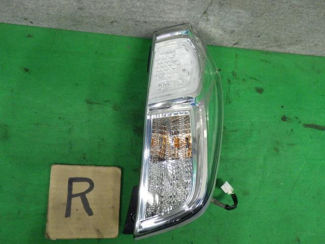 デイズルークス DBA-B21A 右テールランプ 1146-399 26550-6A02B拍卖