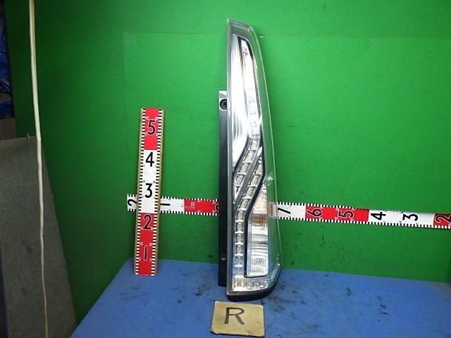 セレナ DBA-FNC26 右テールランプ 220-23682 26550-3JY0A拍卖