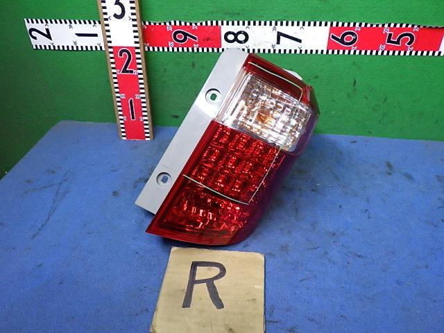 アルファード DBA-ANH25W 右テールランプ 58-26 81550-58061拍卖