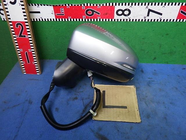 フィット DBA-GK4 左サイドミラー M62 76258-T5A-J52拍卖