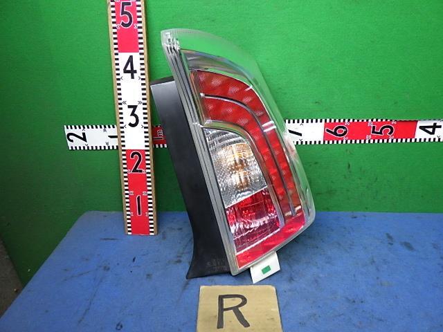 プリウス DAA-ZVW30 右テールランプ 47-56 81550-47180拍卖