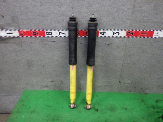 ノア DBA-ZRR85W Rストラット・アブソーバーセット拍卖