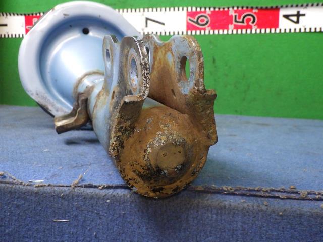 デリカD5 DBA-CV5W 右Fストラット NST5360R 4060A202拍卖