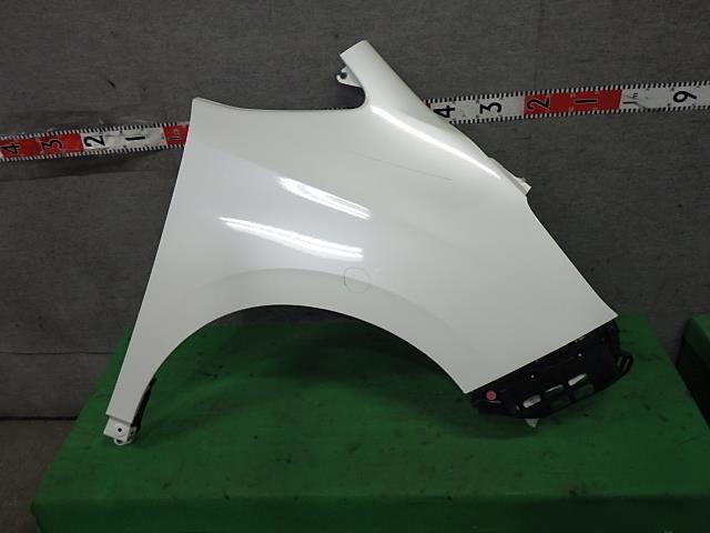 エスクァイア DBA-ZRR85G 右Fフェンダー 53811-28180拍卖