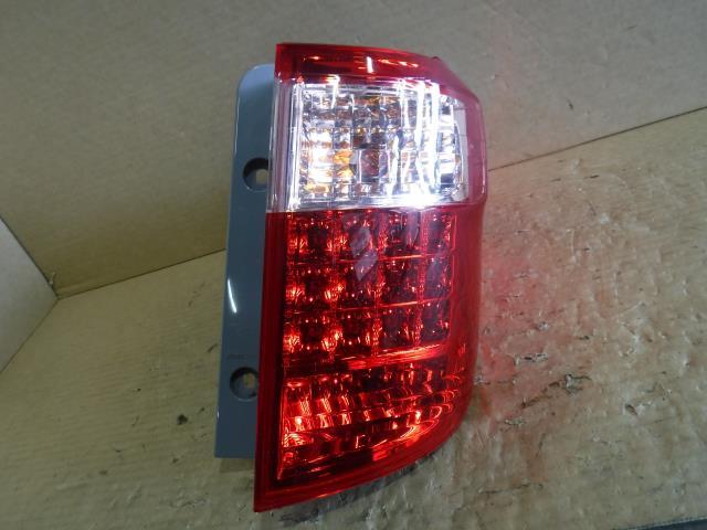 アルファード DBA-GGH25W 右テールランプ 58-26 81550-58060拍卖