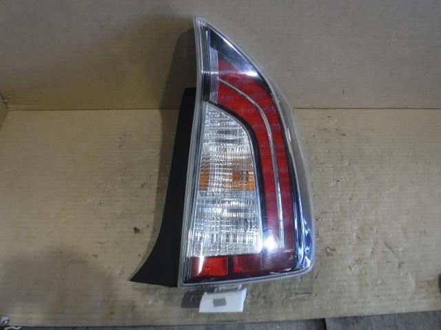 プリウス DAA-ZVW30 右テールランプ 47-55 81550-47230拍卖