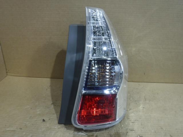プリウスα DAA-ZVW41W 右テールランプ 47-47 81550-47150拍卖