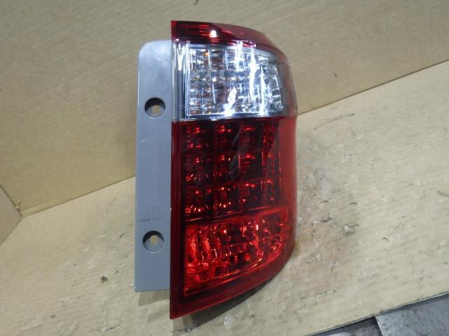 アルファード DBA-ANH25W 右テールランプ 58-21 81551-58070拍卖