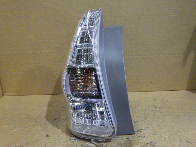 プリウスα DAA-ZVW41W 左テールランプ 47-46 81560-47140拍卖