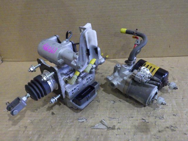 プリウスα DAA-ZVW41W ABSアクチュエーター 47050-47100拍卖