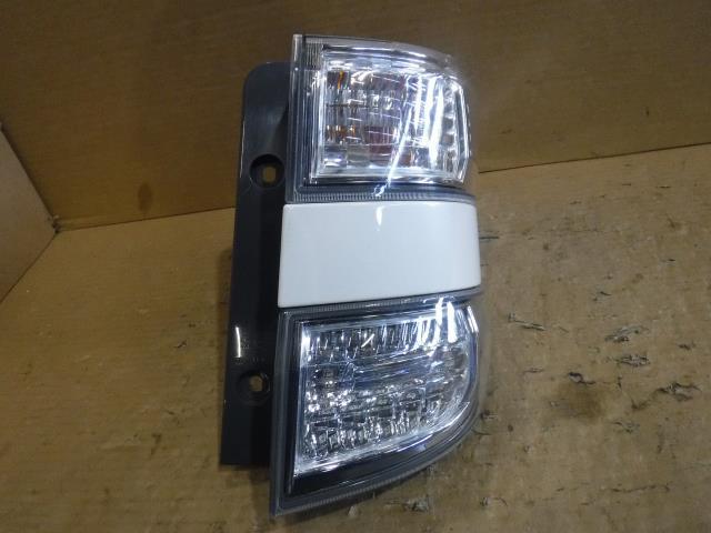 ヴェルファイア DBA-ANH25W 右テールランプ 58-28 81550-58080拍卖
