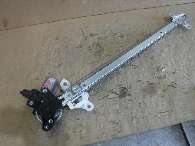 エブリィ HBD-DA17V 右Fドアレギュレータ・モーター 83430-64P11 83401-64P12拍卖