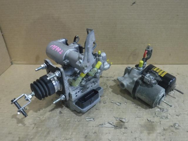 プリウス DAA-ZVW30 ABSアクチュエーター 47050-47040拍卖