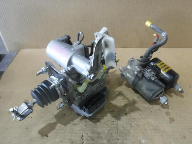 プリウス DAA-ZVW30 ABSアクチュエーター 47070-47060拍卖