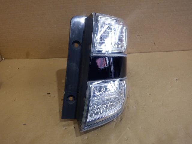 ヴェルファイア DBA-ANH25W 右テールランプ 58-28 81550-58080拍卖