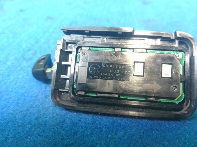 ヴィッツ DBA-NSP135 キーレスリモコン 001YUA1033 14ADA-02 89904-47170拍卖