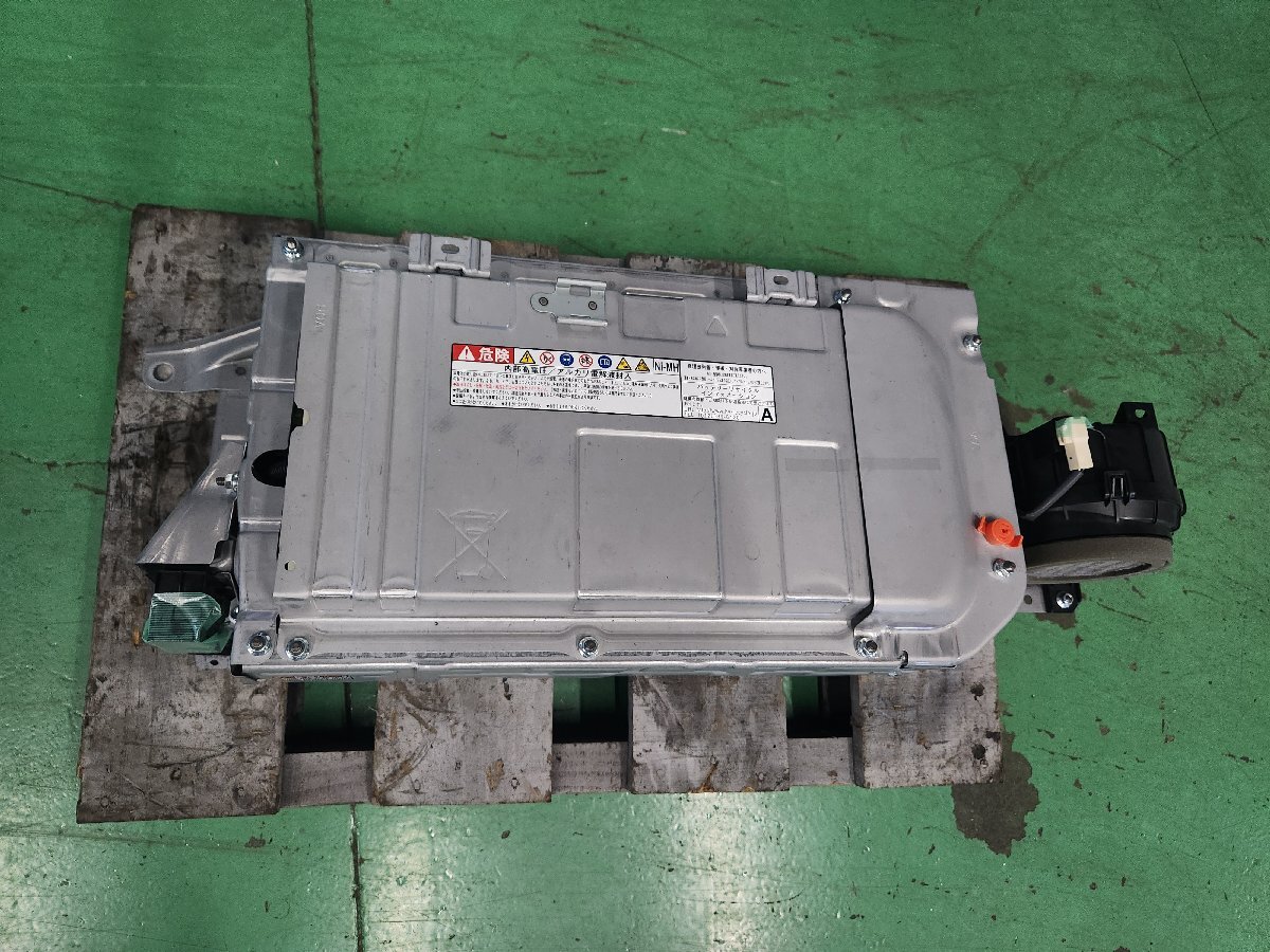 【個人宅配不可】中古 トヨタ アクア NHP10 HVバッテリー 194,869㎞ G9280-52031 (棚6336-H502)拍卖