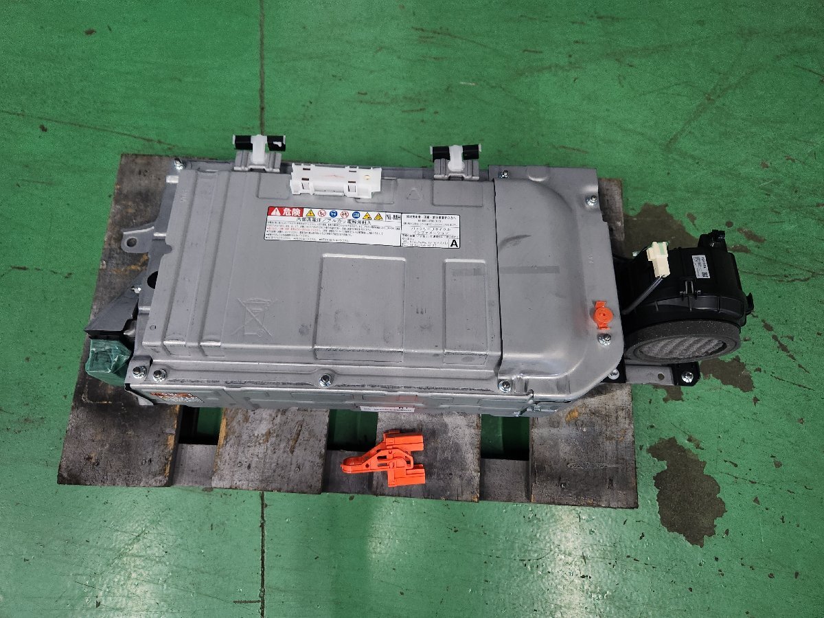 【個人宅配不可】中古 トヨタ アクア NHP10 HVバッテリー 137,043㎞ G9280-52031 (棚6533-H503)拍卖