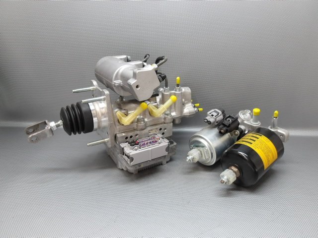 中古 トヨタ プリウス ZVW30 ABSアクチュエーター ブースター ポンプセット 47210-47450 47070-47050 WE 未テスト ジャンク品(棚5487-D306)拍卖