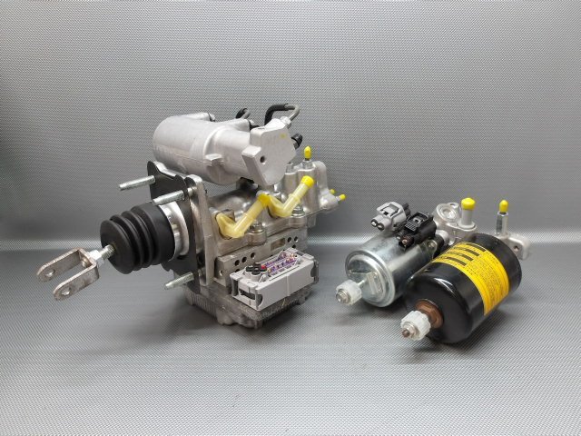 中古 トヨタ プリウス ZVW30 ABSアクチュエーター ブースター ポンプセット 47210-47290 47070-47050 EA 未テスト ジャンク品(棚5165-D306)拍卖