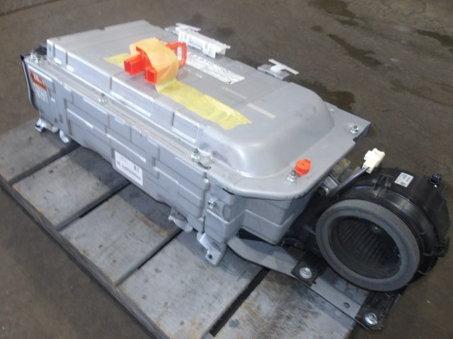 【個人宅配不可】中古 トヨタ アクア NHP10 HVバッテリー 210,952㎞ G9280-52031 (棚6528-H503)拍卖