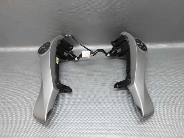 中古 トヨタ アクア NHP10 純正 ハンドルスイッチ ステアリングスイッチ 84250-47120 (棚6647-D303)拍卖