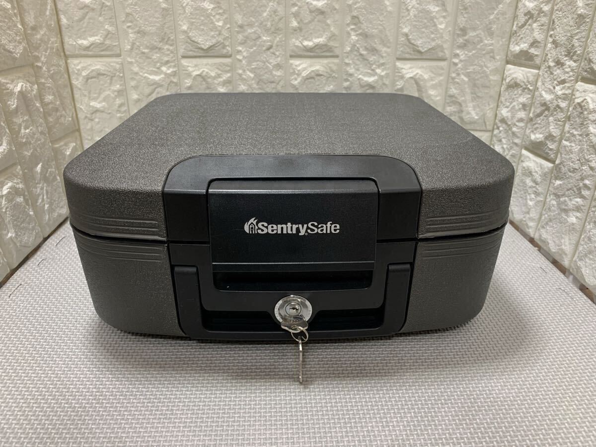 ◆SentrySafe◆金庫◆耐火◆防水◆キーロック付き◆ポータブルチェスト◆チャコールグレー◆拍卖