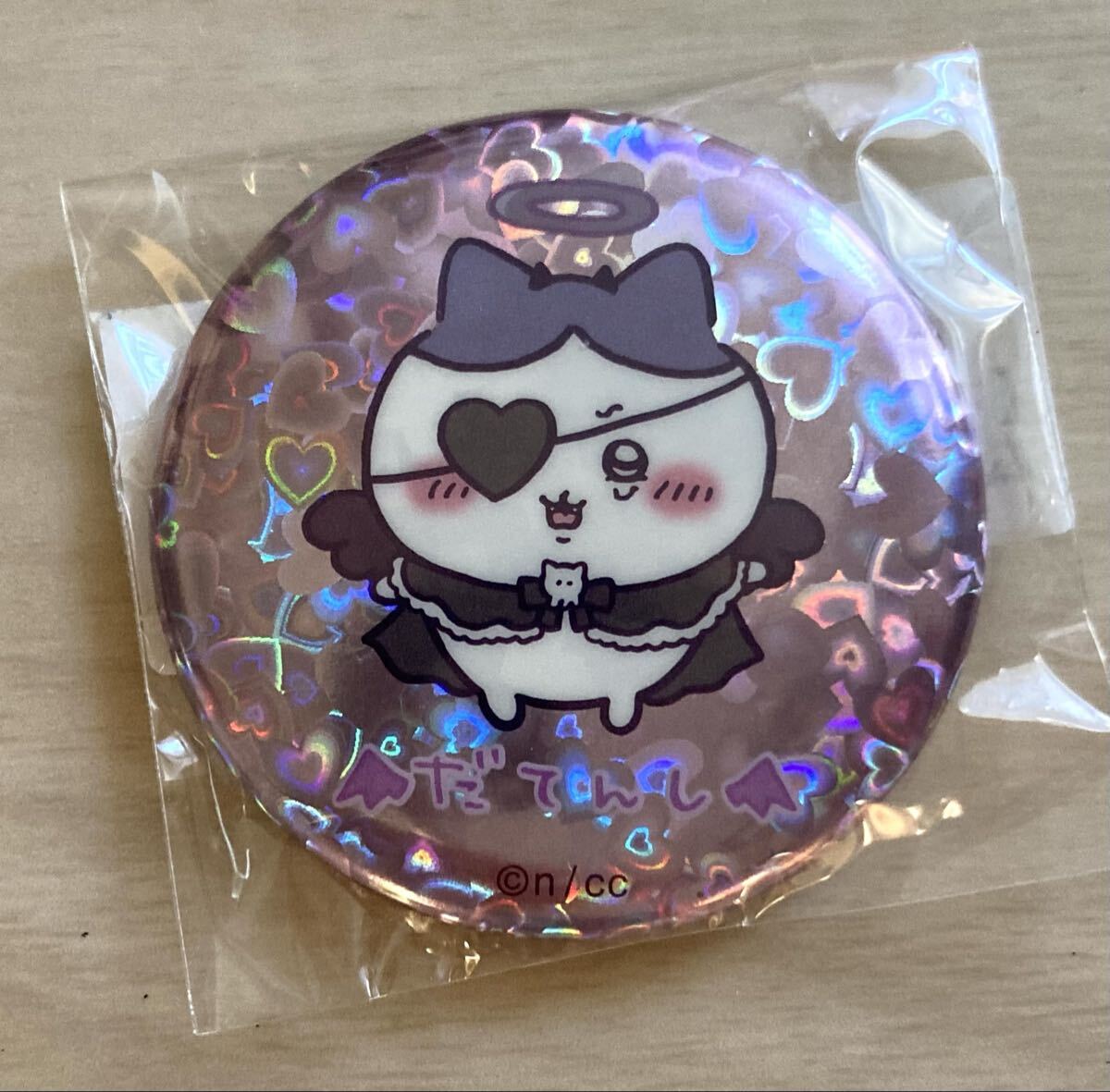 【ちいかわ〜てんし&あくま、ホログラム缶バッジinカプセル、堕天使なハチワレ】2023.3.30、未使用品!レア!ナガノ、ちいかわ拍卖