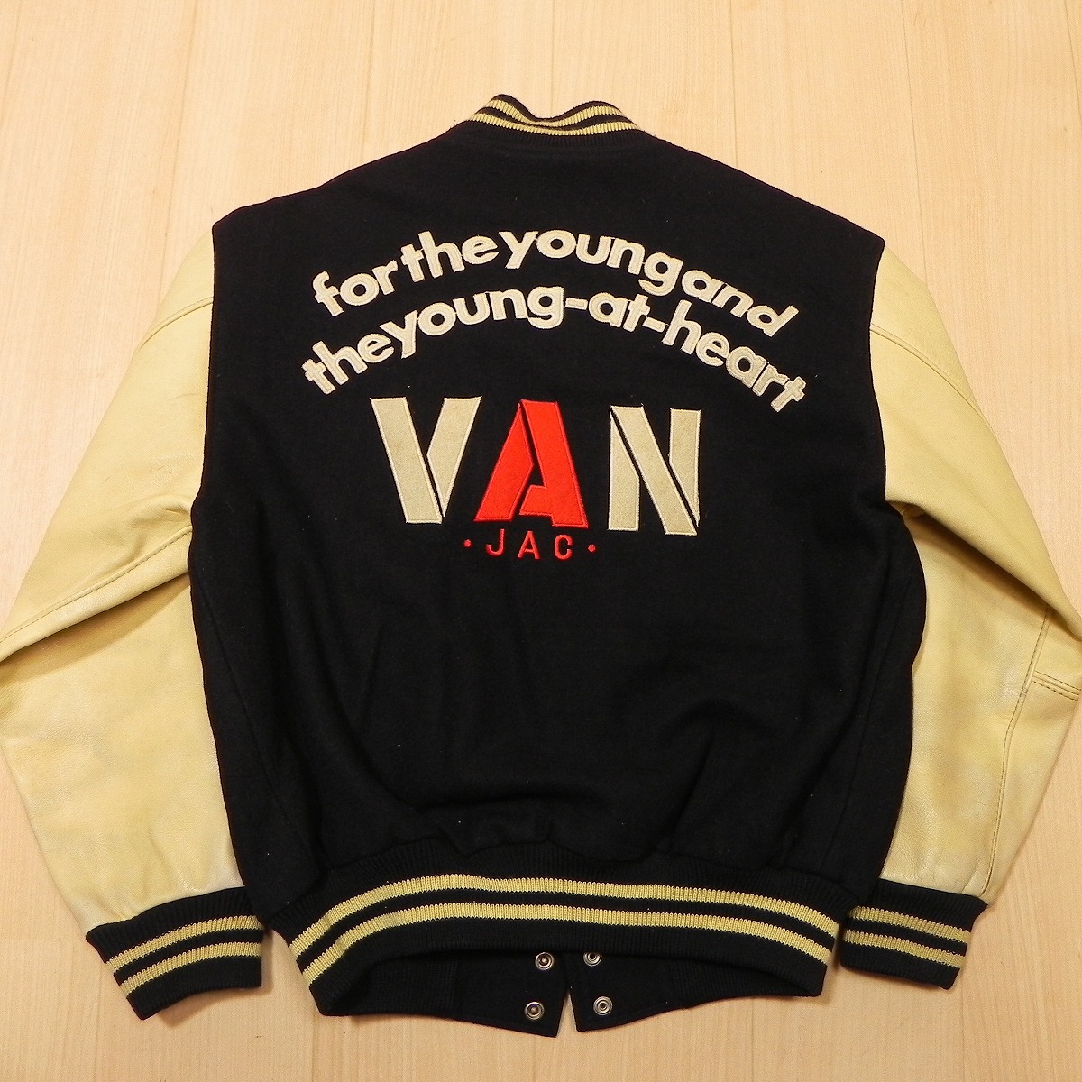 ★ 当時物 ビンテージ VAN JAC 袖革スタジャン L 古着 AMERICAN FOOTBALL アーチロゴ ヴァンヂャケット ワッペン ブルゾン ★h拍卖