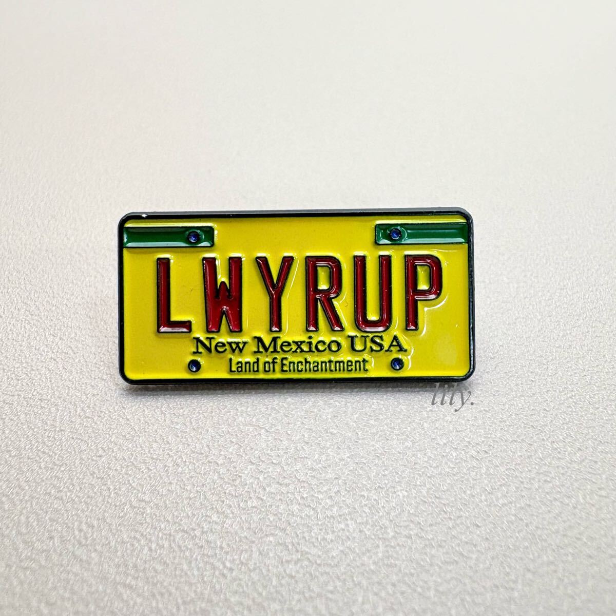 【ピンバッジ】ブレイキングバッド LWYRUP ナンバープレート 海外ドラマ拍卖